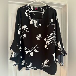 Vince Camuto Flutter Sleeve Floral Whisps V-Neck Tunic 1X